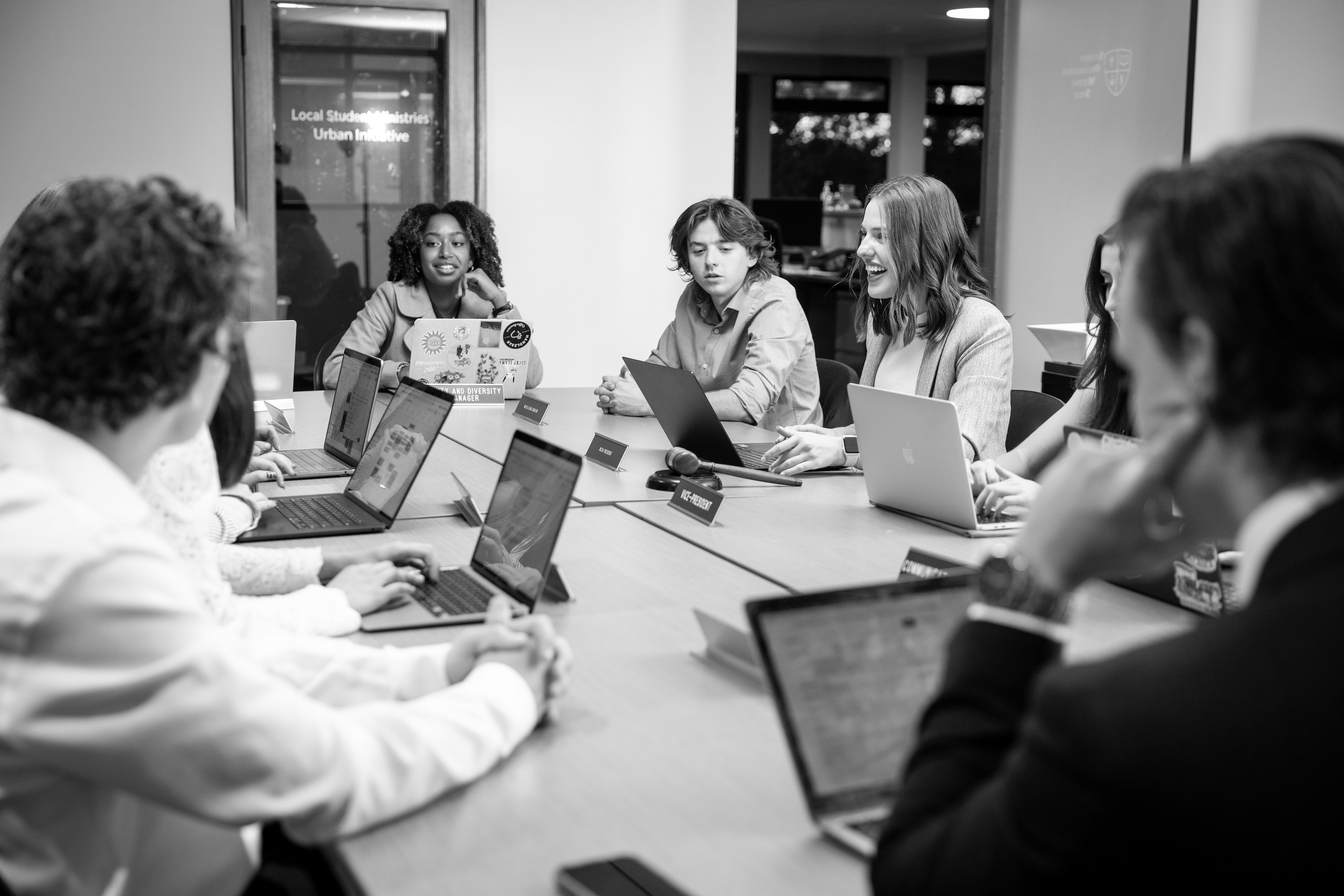 students meeting on laptops