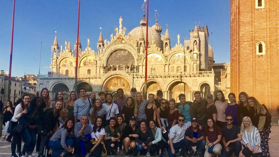 Group photo with students in Global Education Europe